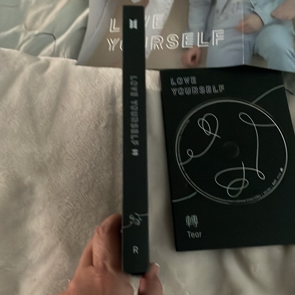 BTS Love Yourself Tear version R cd set - Picture 3 of 9